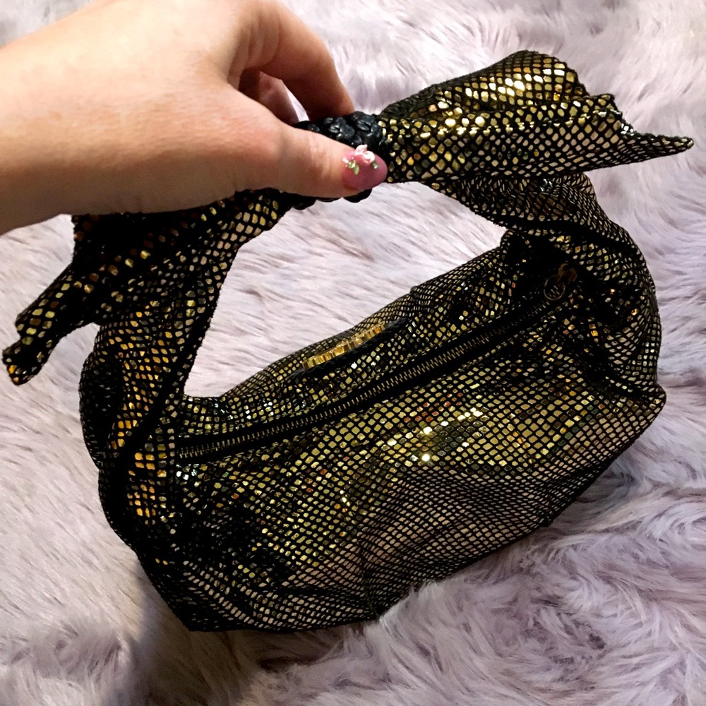 Betsey Johnson vintage gold bag! 💛 - Picture 3 of 8